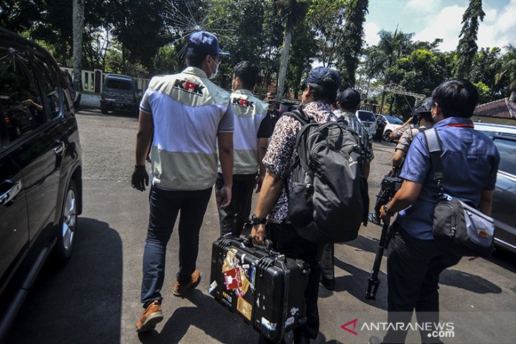 KPK geledah kantor dinas PUPR kota Tasikmalaya 