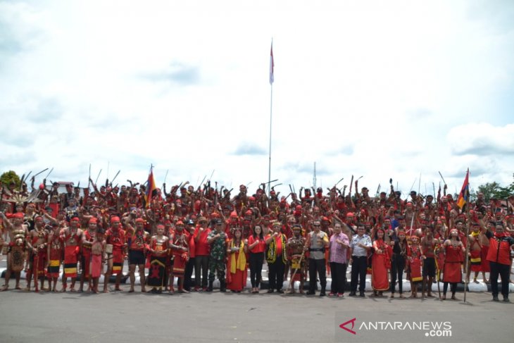 Landak gelar pawai budaya Naik Dango