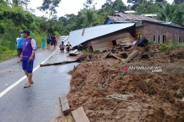 Bengkulu flooding, landslides claim 29 lives