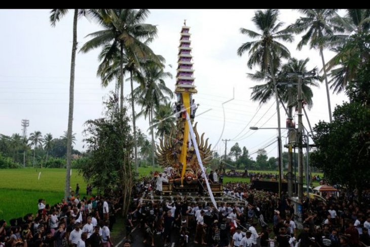 Ngaben keluarga I Gusti Ngurah Rai