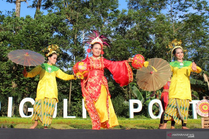 PAGELARAN PONTIANAK MENARI