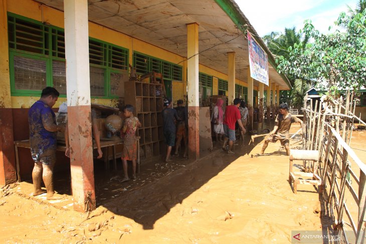 IPC serahkan Rp870 juta bantuan BUMN Peduli untuk korban banjir Bengkulu