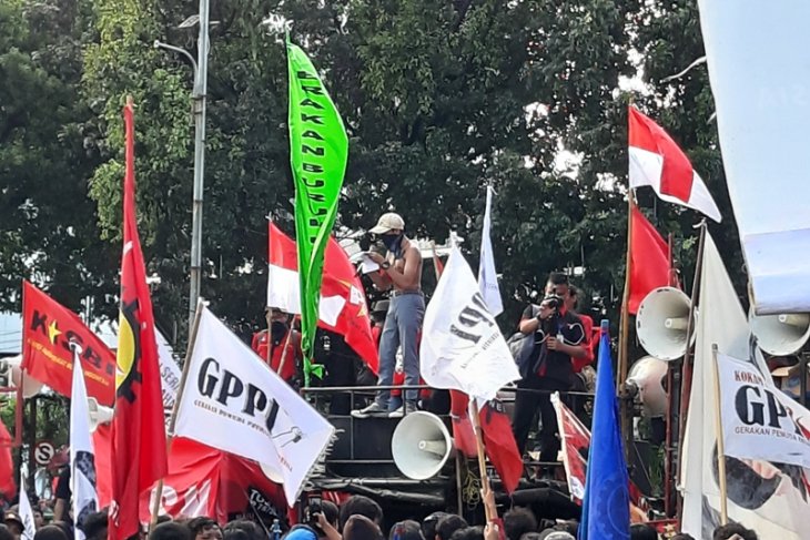 Ekonom imbau buruh perjuangkan jaminan jangka panjang