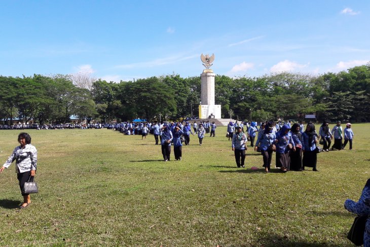Upacara Hardiknas di Langkat belum dimulai, peserta bubarkan diri