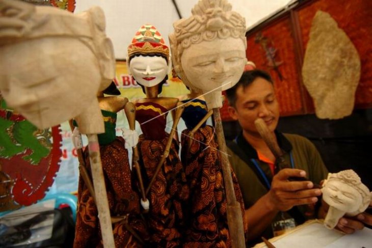 Produksi wayang golek