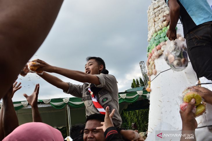 Grebeg gunungan Apem di Jombang