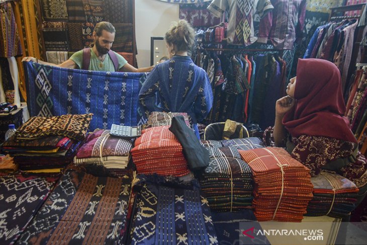 Festival batik dan tenun nusantara 