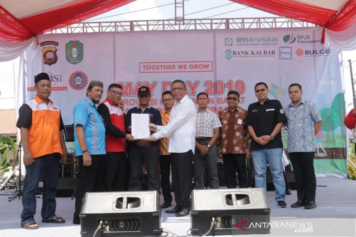 Gubernur minta pelaku usaha perhatikan kesejahteraan buruh