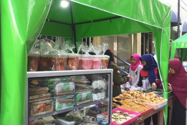 Dinkes Bangka Barat periksa takjil di bazar Ramadhan