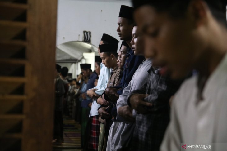 Shalat Tarawih pertama di Ponpes Lirboyo