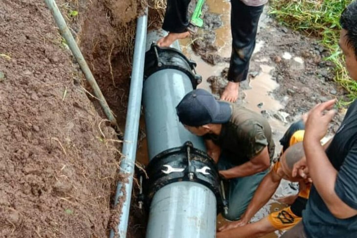 Pipa distribusi PDAM Penajam kembali bocor saat uji coba