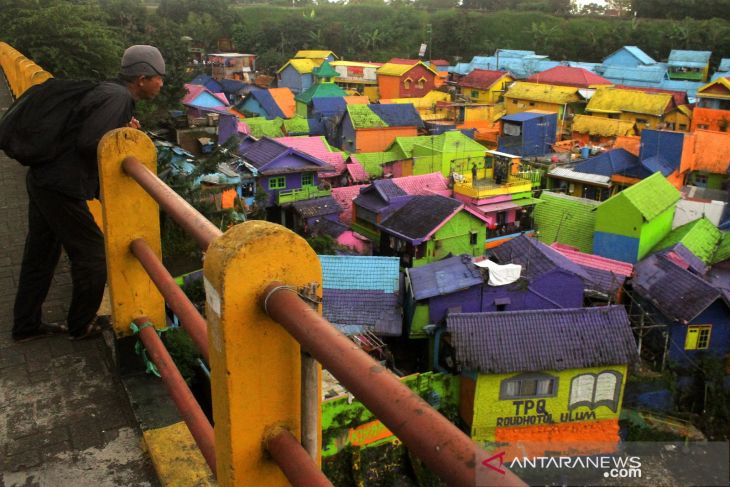 Ngabuburit di Kampung Warna-warni