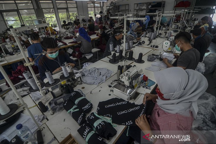 Peningkatan produksi baju untuk lebaran 