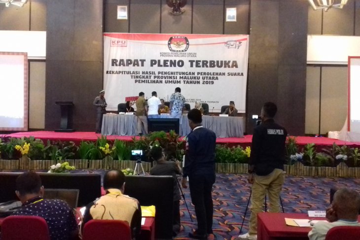 Pleno KPU Malut berlangsung alot