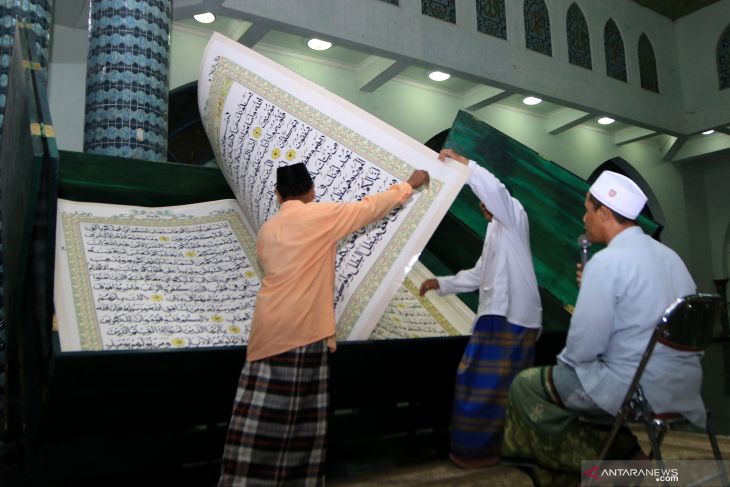 Tadarus Al Quran raksasa