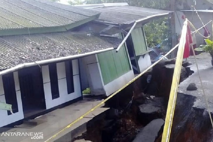 68 natural disasters hit W Java's Sukabumi District in April: Official