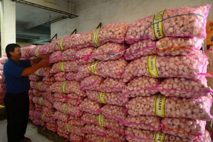 Harga bawang putih turun