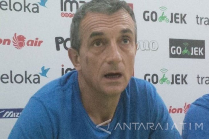 Pelatih Arema mengakui Sulit Taklukan Borneo Di Kandang