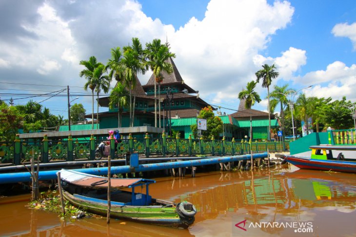 Wisata Religi Masjid Sultan Suriansyah