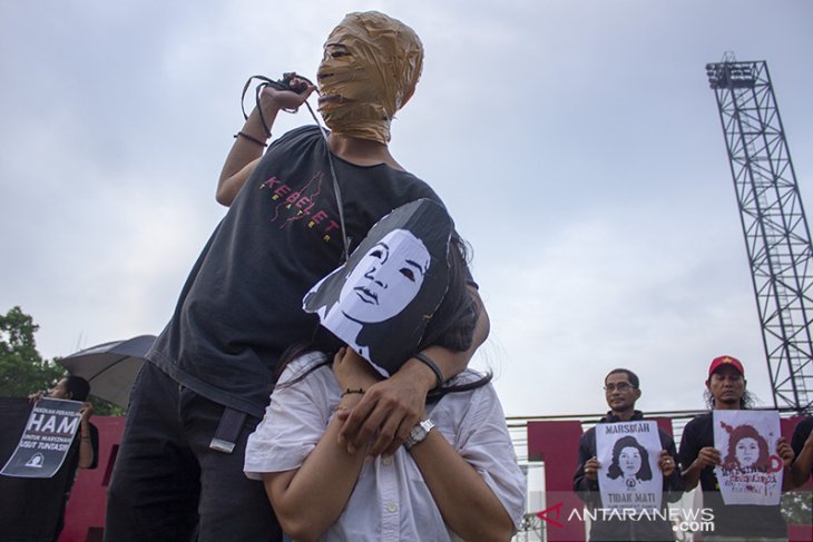 Aksi mengenang kematian Marsinah 