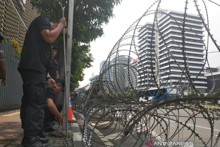 Massa sejumlah ormas mulai datangi Masjid Istiqlal