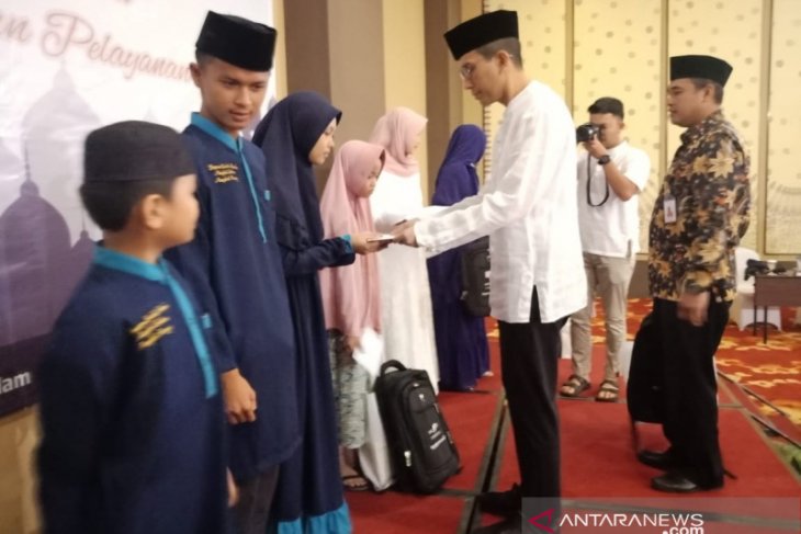 Pelindo II Pangkalbalam santuni 50 anak yatim piatu