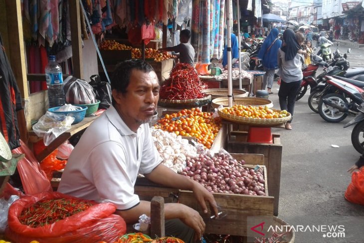 Harga bawang di Ambon turun dan bervariasi