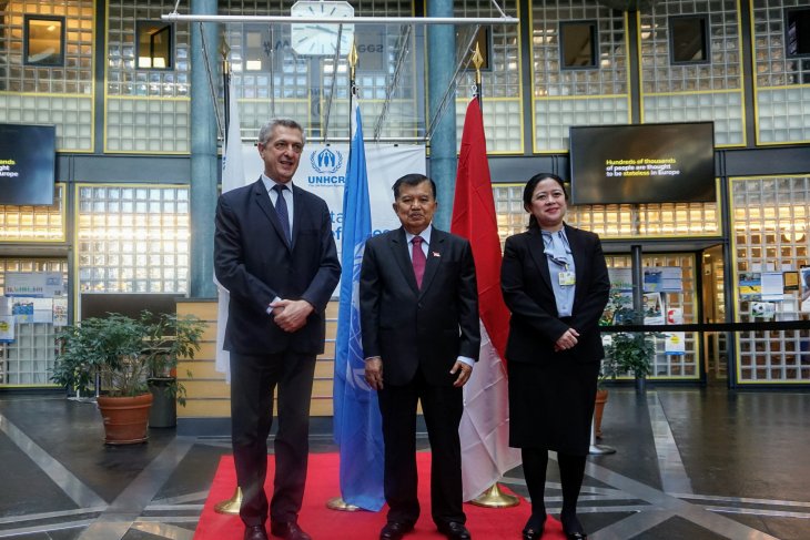 VP Kalla discusses handling refugees with UNHCR