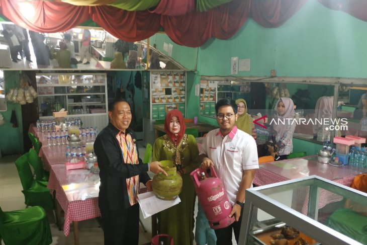 Diskumdag Pontianak-Pertamina sidak rumah makan yang masih gunakan elpiji subsidi