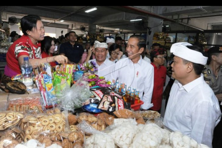 Jokowi kunjungi pasar Badung