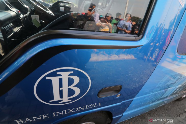 Layanan tukar uang sejumlah bank