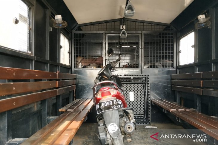 Terduga teroris di Bogor sempat ditabrak saat hendak kabur gunakan sepeda motor