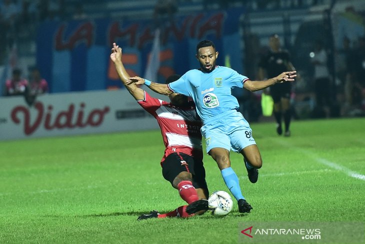 Persela lawan Madura United