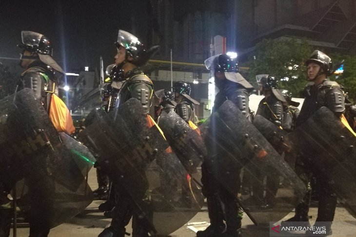 Lima peleton pasukan Kodam Jaya perkuat pengamanan kantor Bawaslu