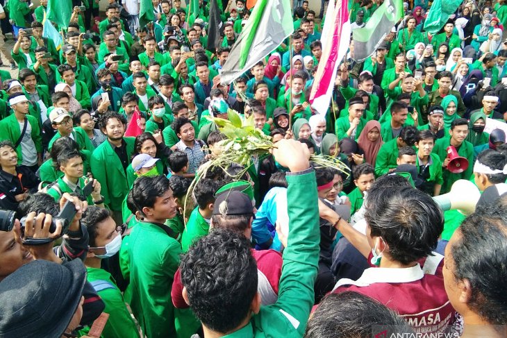 Aceh students call for immediate reconciliation among elites