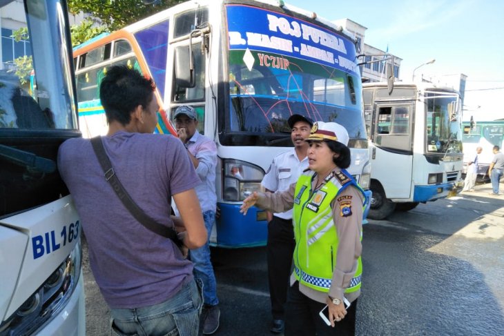 Polisi Kalsel akan langsung mengandangkan bus tak laik jalan