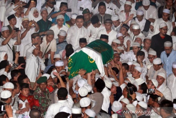 Pemakaman Ustaz Arifin Ilham