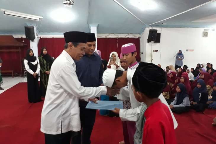 Pemberian santunan anak yatim