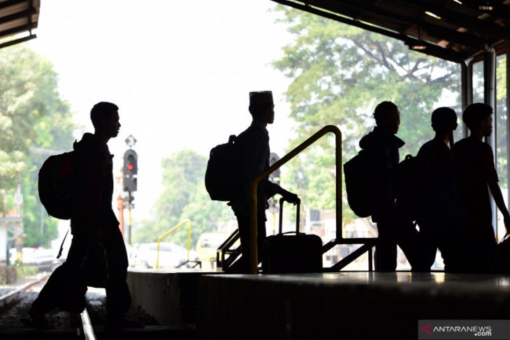 Santri asal Merangin yang mudik dari zona merah wajib isolasi di rumah karantina
