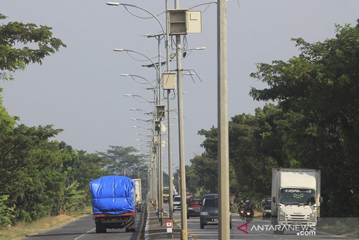 Lampu PJU Pantura rusak 