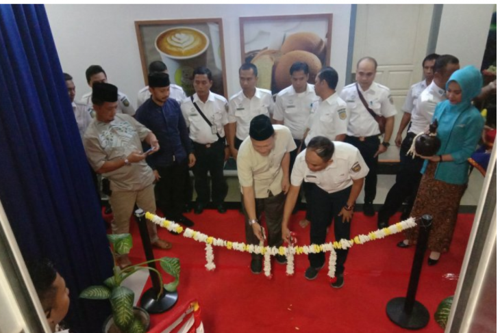 KAI launches Sriwijaya Train with wagons made of stainless steel