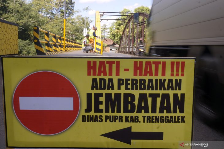 Perawatan jembatan Bailey