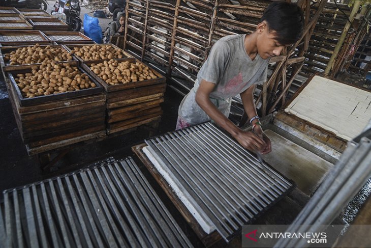 Penjualan tahu Sumendang meningkat 