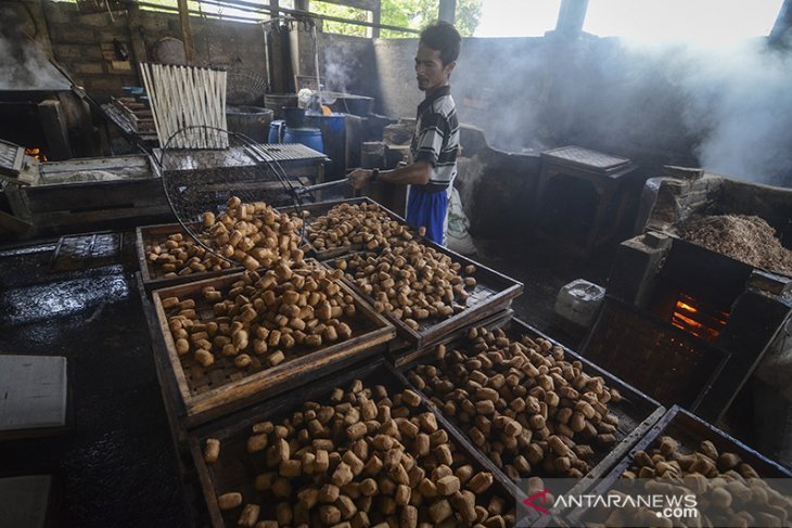 Penjualan tahu Sumendang meningkat 