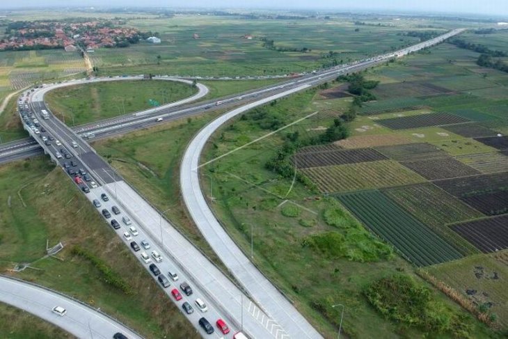 Simpang susun pintu keluar Brebes Barat