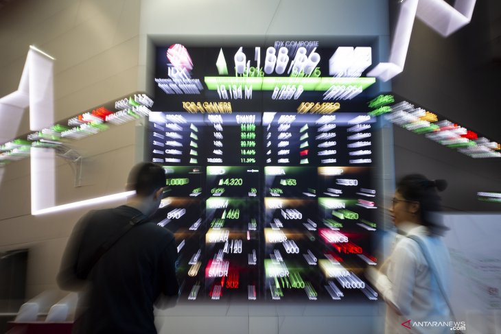 IHSG ditutup menguat setelah BI turunkan suku bunga acuan