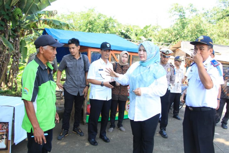 Bupati Pandeglang sidak di Terminal Kadubanen