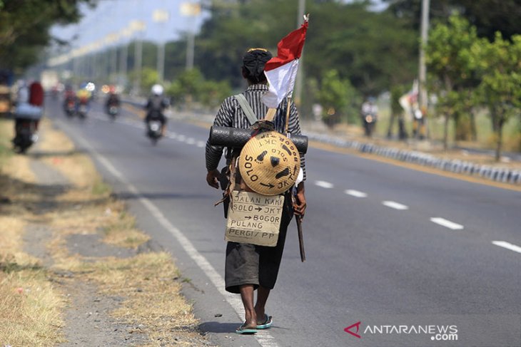 Mudik berjalan kaki 