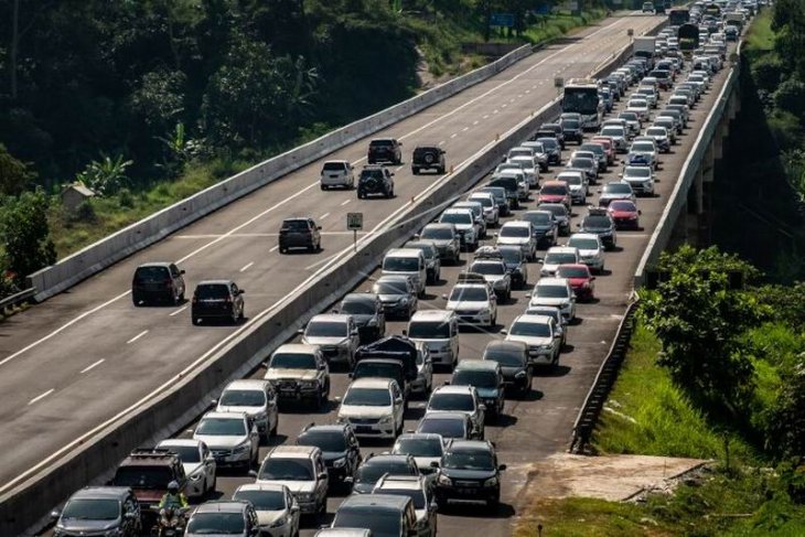 Jalan tol Semarang-Solo padat