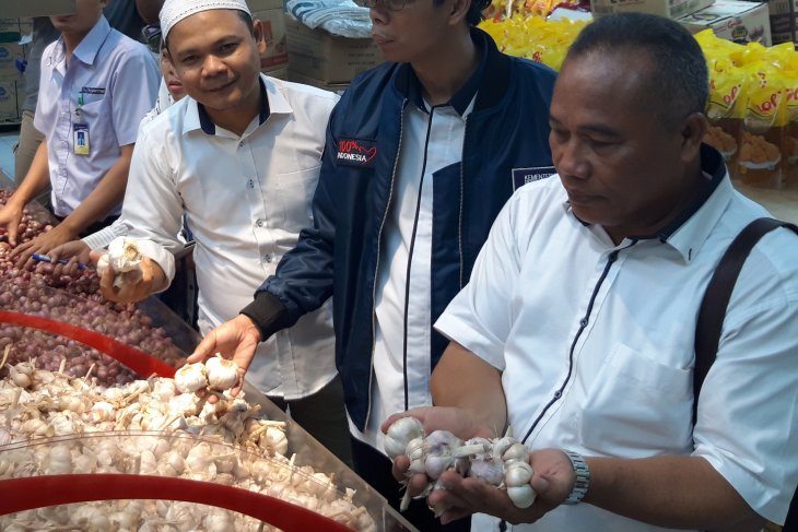 Disperindag Malut pantau harga bahan pokok masyarakat di Ternate